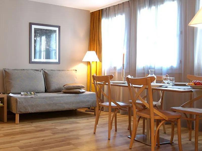 Aparthotel Adagio Paris Montmartre 4*,